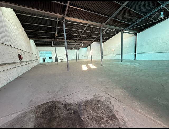 1,300M² WAREHOUSE FOR SALE IN BLACKHEATH INDUSTRIAL